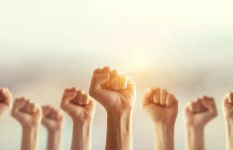 用一间祷告室抵抗全世界——电影《战争房间》观后感