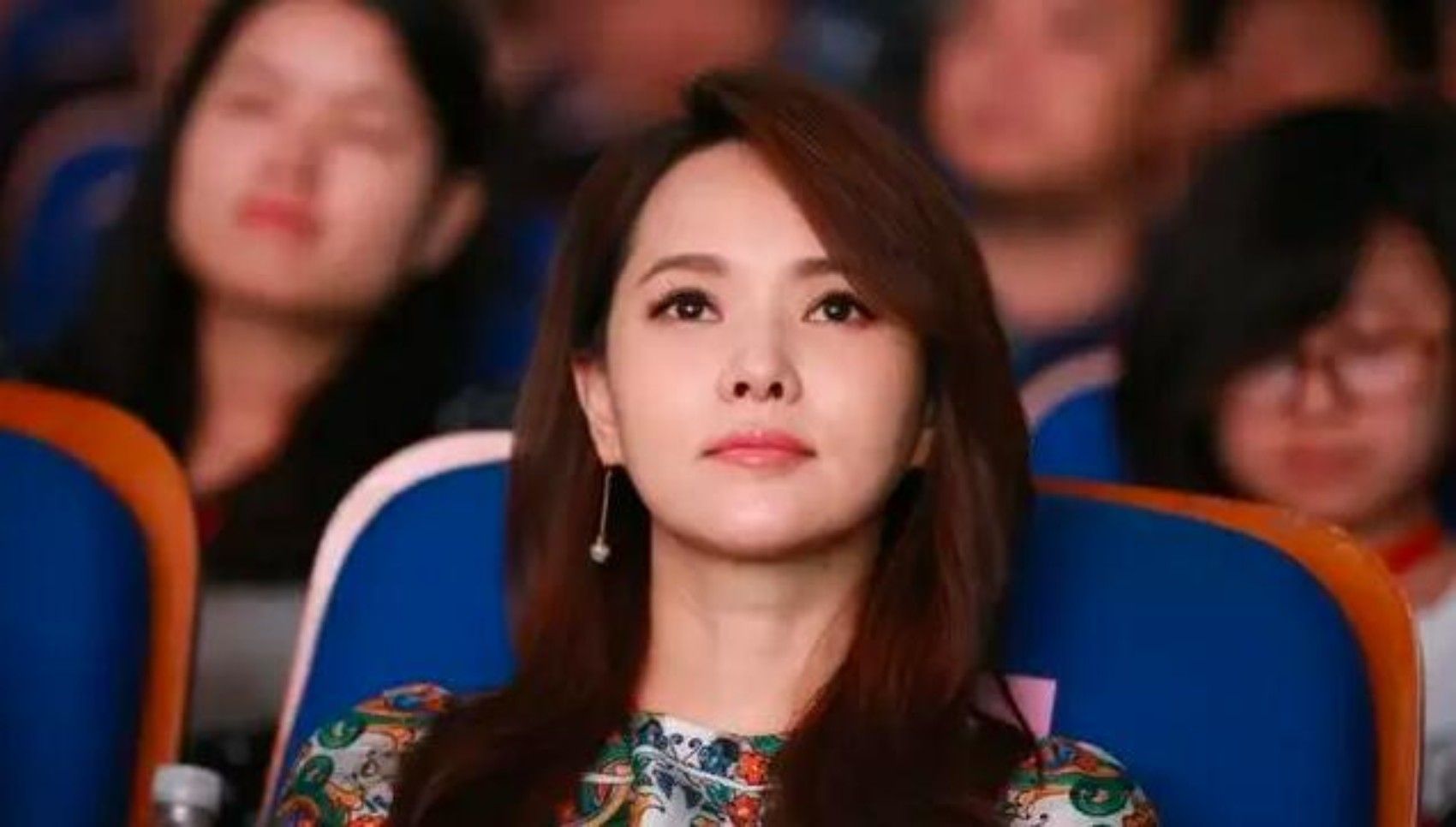 伊能静为何成为“全副武装的女战士”？