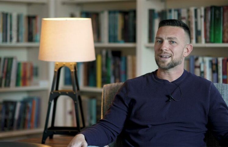 加勒特：我曾是一个迷上色情的牧师