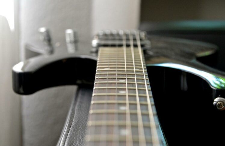 摇滚乐没有答案——三个酒吧歌手的信仰追寻之路