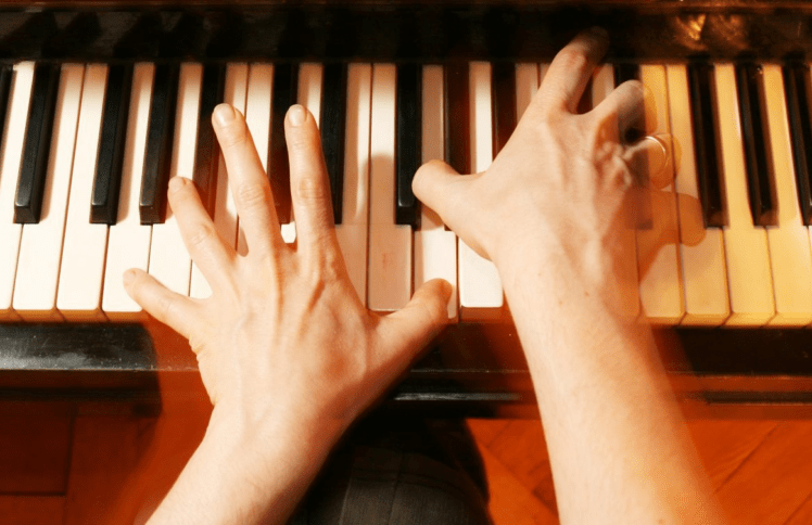 我追着光芒，一路唱|基督徒音乐人徐丽原创