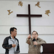 爱到受伤仍要爱——56年和孤儿、菲佣、吸毒者在一起的麦查理