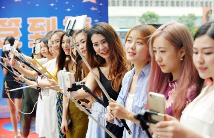 近半大学生最向往的职业：网红主播？