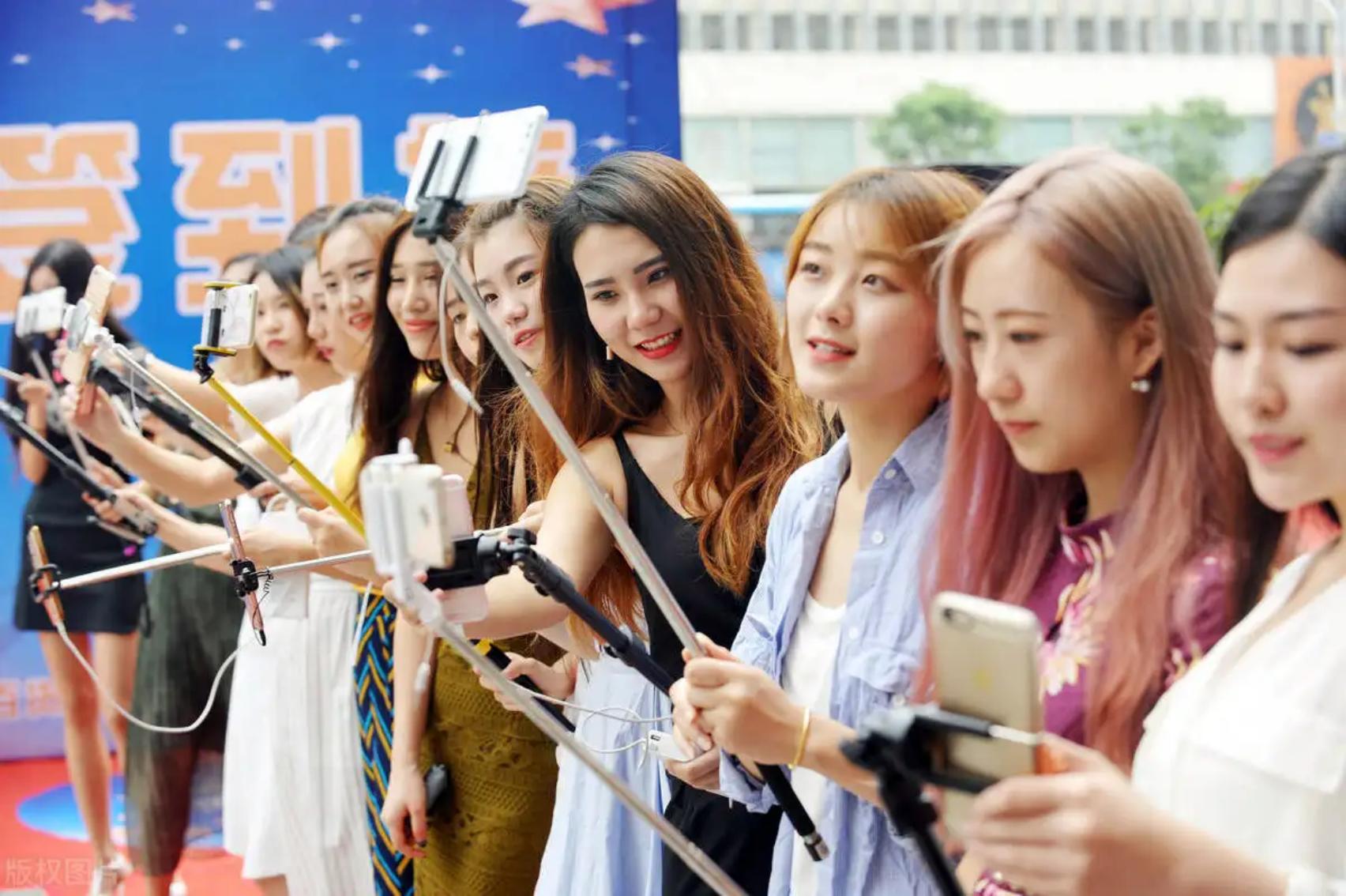 近半大学生最向往的职业：网红主播？