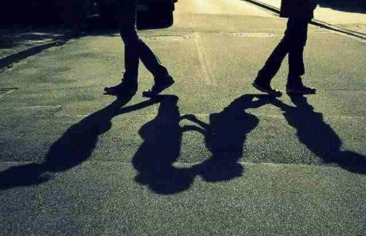 结婚20周年晚宴上，丈夫为出轨公开忏悔