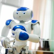 机器人会骂人，人类自己惹的祸？