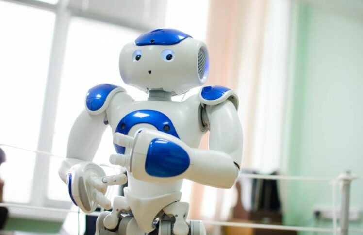 机器人会骂人，人类自己惹的祸？