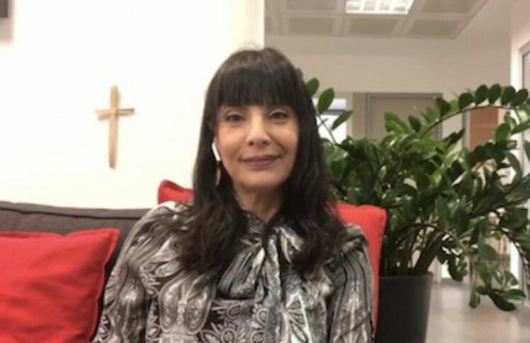 我与战争中的孩子有同样的心碎—— 爱中东儿童的主持人 Rita