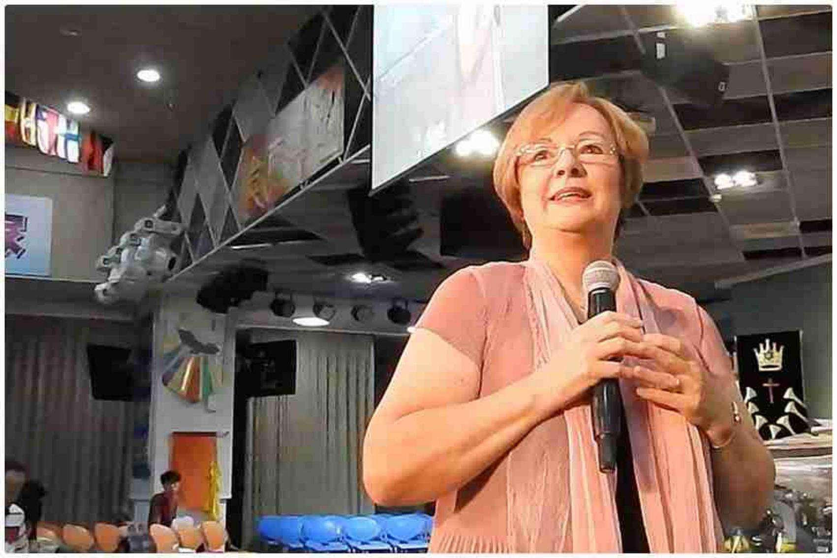 潘唐娜：我从羞耻中被爱拖出来