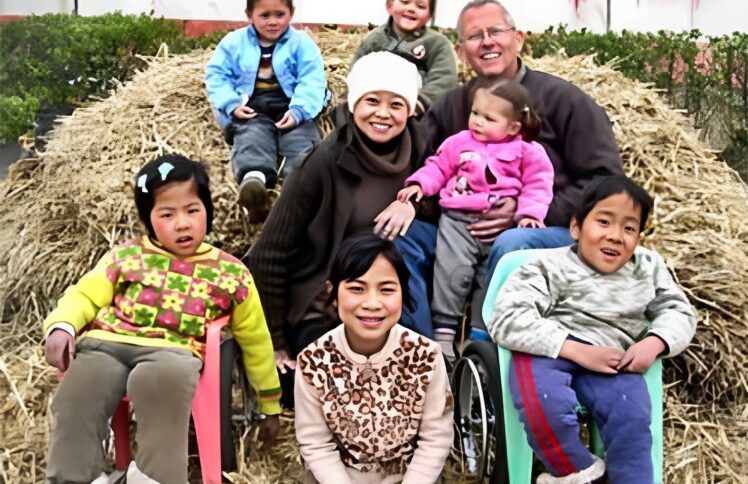 无敌的爱——50多个残疾弃儿的母亲王新玮