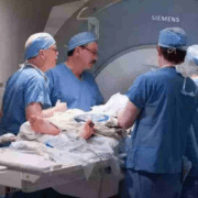 <strong>拯救“玻璃心”男孩六六</strong>