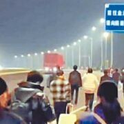 郑州富士康：“孩子们”的大逃厂