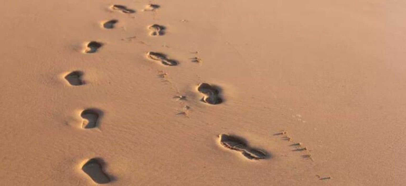 <a href="http://mp.weixin.qq.com/s?__biz=MzA4MzA2MTMzMA==&mid=209233419&idx=1&sn=749b31a0c7128adb84d14e58b6ca4364&chksm=167039362107b02002fd6ba9b4d43961eb43bb1193f8c2afad632b7024650cc4f199f3408419&scene=21#wechat_redirect">脚印•行淫•新人</a>