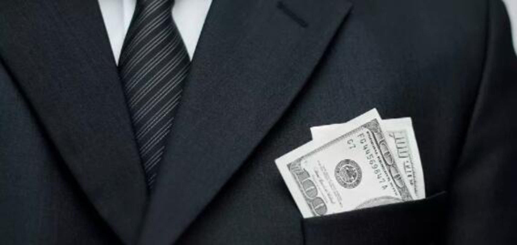 <a href="http://mp.weixin.qq.com/s?__biz=MzA4MzA2MTMzMA==&mid=204484899&idx=1&sn=c767ce68bf599b5744bca4a1b205db1c&chksm=1638ae1e214f2708a2a063816855ff3f6c970cd1eb1f952209791877099e2d16b1908965046e&scene=21#wechat_redirect">孩子们，人不可以被钱赚走——一个硅谷高管爸爸的叮咛</a>