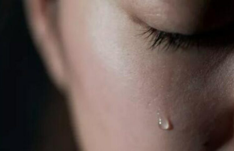 <a href="http://mp.weixin.qq.com/s?__biz=MzA4MzA2MTMzMA==&mid=210646142&idx=1&sn=c17a2c2b8720532de1436e5d9b461390&chksm=1686ab4321f122552a9db50317727b63cb243d916427d3150348e44d6777dce182458b680be0&scene=21#wechat_redirect">分手遇见爱——一个90后留守孩子的成长与伤痕</a>