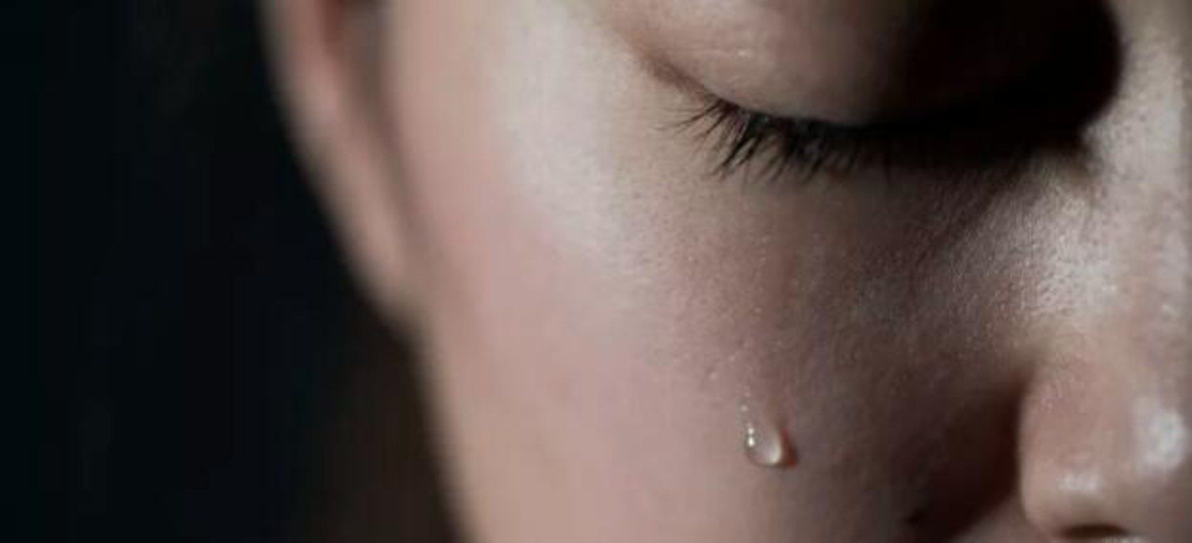 <a href="http://mp.weixin.qq.com/s?__biz=MzA4MzA2MTMzMA==&mid=210646142&idx=1&sn=c17a2c2b8720532de1436e5d9b461390&chksm=1686ab4321f122552a9db50317727b63cb243d916427d3150348e44d6777dce182458b680be0&scene=21#wechat_redirect">分手遇见爱——一个90后留守孩子的成长与伤痕</a>