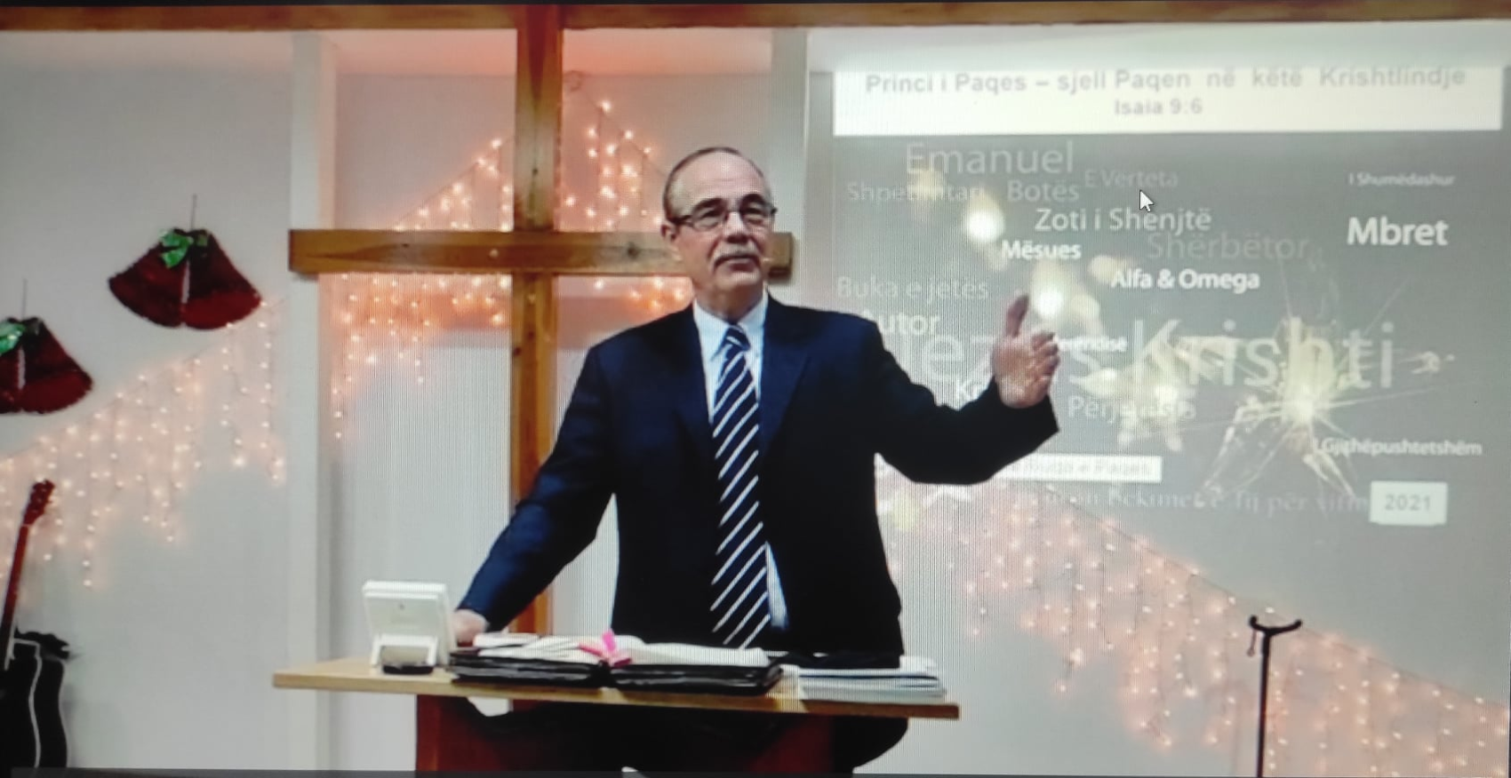 无线电专家多斯蒂：留守在“废除上帝”的国家