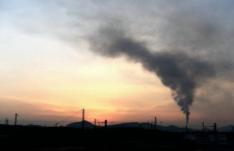 平安夜，透过灰霾我们仍然在仰望