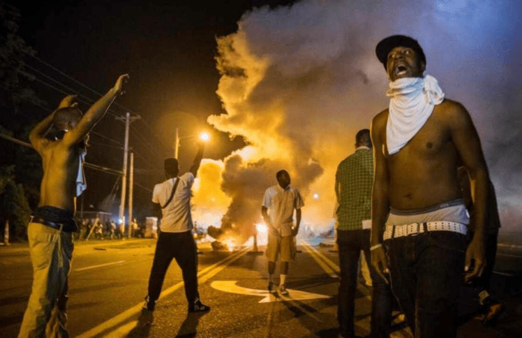 看不见的种族偏见——评美国弗格森暴乱和纽约骚乱