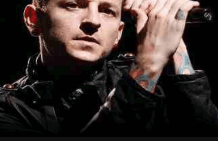 与羞耻和自我厌弃搏斗 ——林肯公园主唱查斯特·贝宁顿