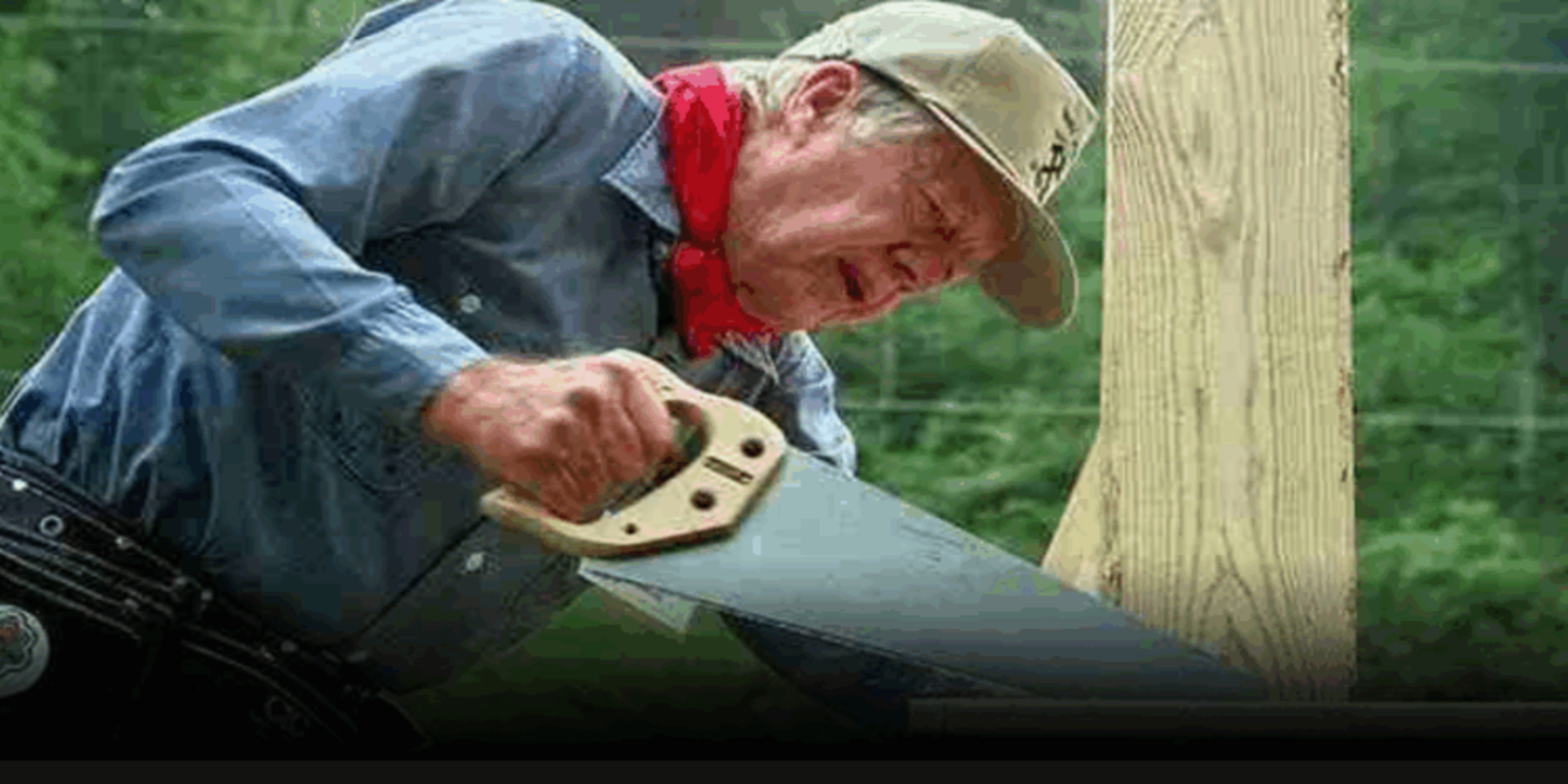 力量的源泉——为穷人盖房晕倒的美国前总统卡特