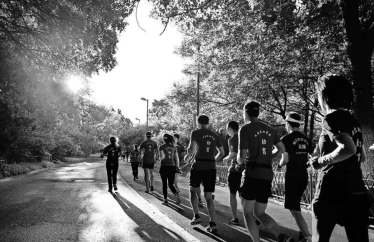 和盲人一起跑步