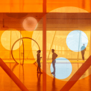 世界已经夺走了人心，我们却还在讲大道理