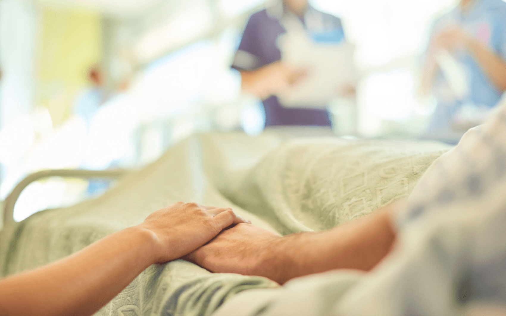 照顾瘫痪在床的丈夫40年