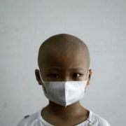 辞去教师编制，我和1300个重病孩子相遇