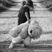 被生父、养父、继父抛弃的女儿：我想知道我是谁？