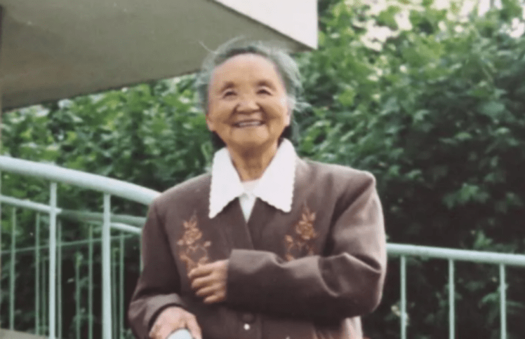 喂猪的母亲，竟是云南第一位女医学博士