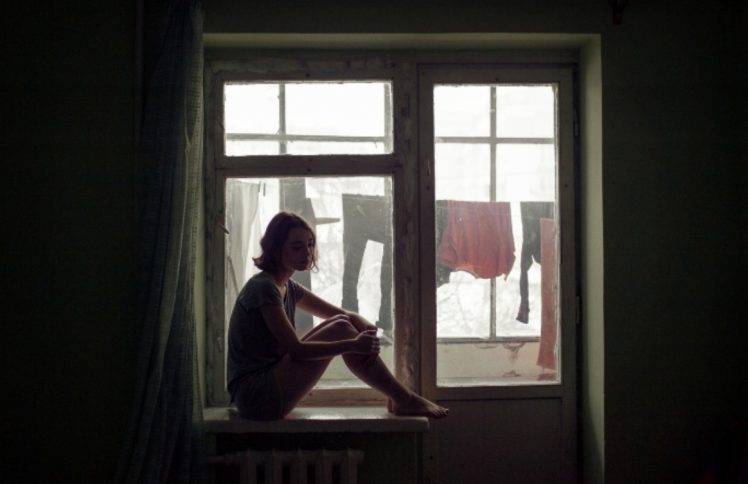 抑郁的我，起身走出父亲自杀的房间