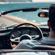 为什么我总觉得车里需要有一个妓女？