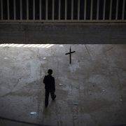 父亲为主坐牢17年，母亲嫁进劳改营