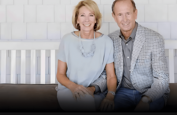 “改革美国教育制度，推动神的国度扩张”——美国新任教育部长贝西•迪沃斯