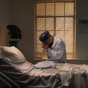 陪妈妈抗癌第7年，我不再想要拿捏神