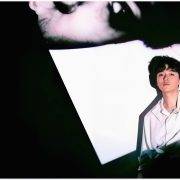 “新人”吴青峰——底色悲凉的歌颂者