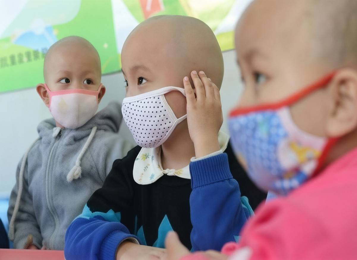 因血癌失婚后，我成了一群白血病孩子的妈妈